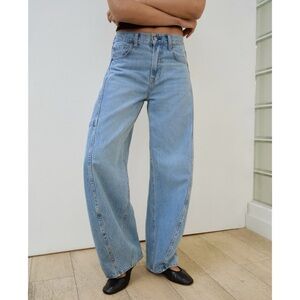 Abercrombie & Fitch Mid Rise Ultra Barrel Jean ~ Medium Wash ~ 4 / 27 ~ NWOT!